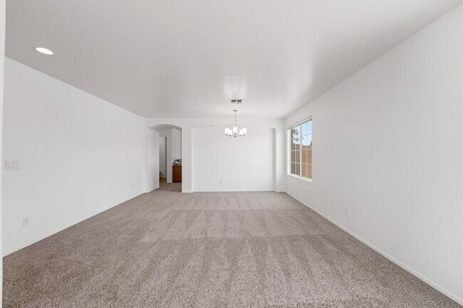 Building Photo - Freshly Updated 4 Bed | New Carpet, New Appliances & Open Layout