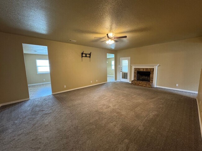 Building Photo - 360 Virtual Tour Available