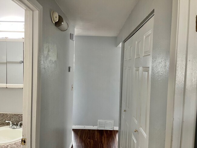 Building Photo - 326 W 4 Plex