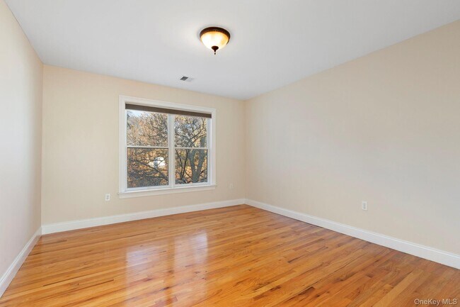 Building Photo - 44 Hillwood Pl