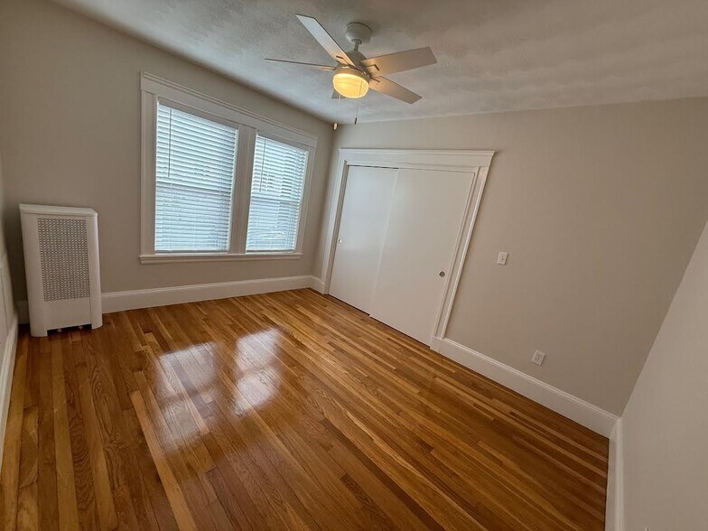 Building Photo - 508 School St