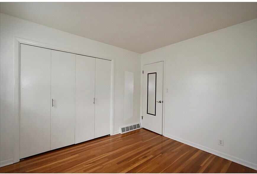 Building Photo - 119 W Swain St