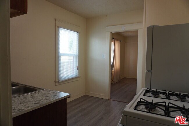 Building Photo - 324 E Lime Ave