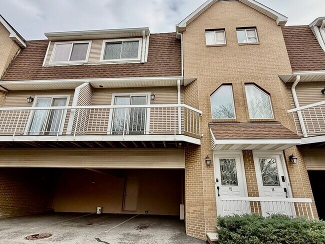 Primary Photo - 1900 Summer St