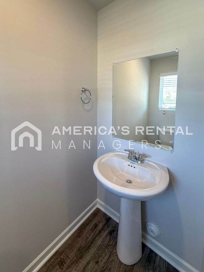 Building Photo - Escape to Lakeside Living in Lincoln! View with 48 Hours Notice!  DEPOSIT PENDING!!