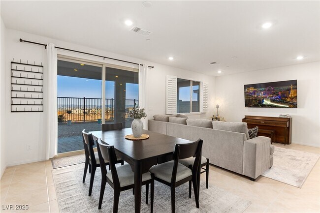 Building Photo - 1592 Pacific Baza St