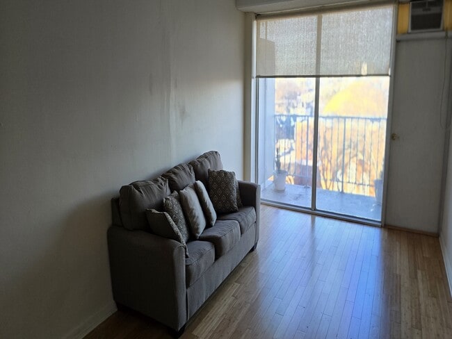 Building Photo - 1271 Poplar Ave