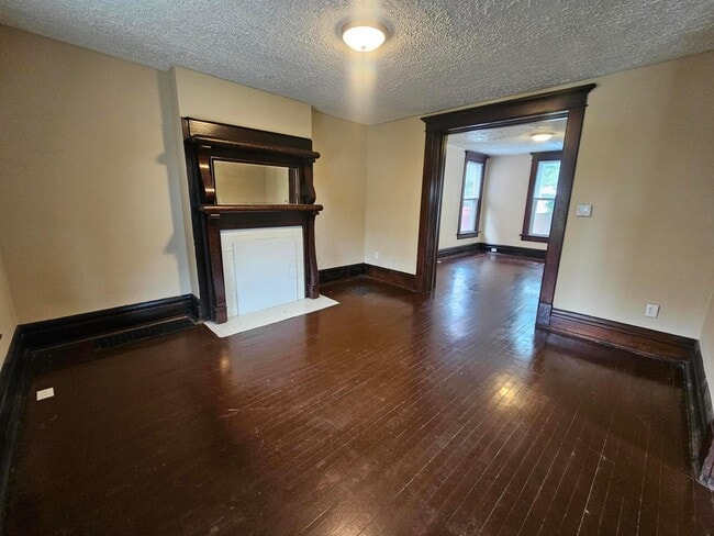 Building Photo - 831 Linwood Ave
