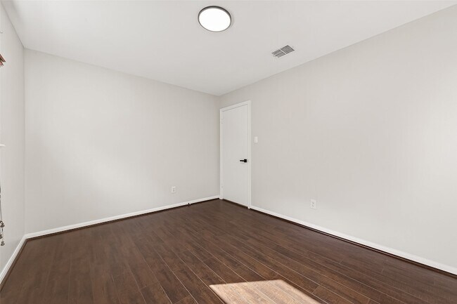 Building Photo - 6207 Claridge Dr