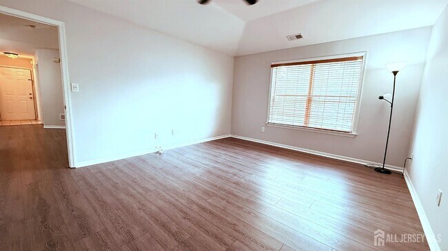 Building Photo - 434 Waterford Dr