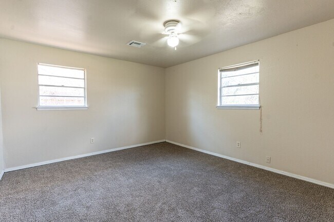 Building Photo - Spacious Rent to Own in South OKC!