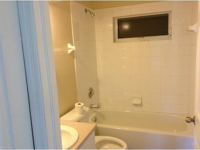 Building Photo - 1704 SE 1st St