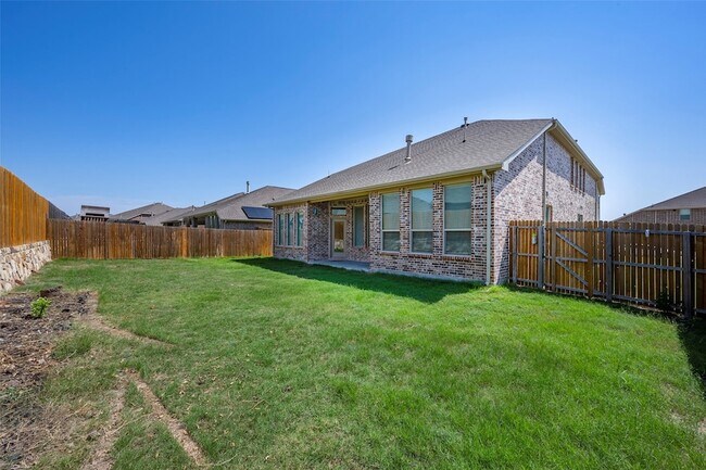 Building Photo - 14605 Little Water Dr