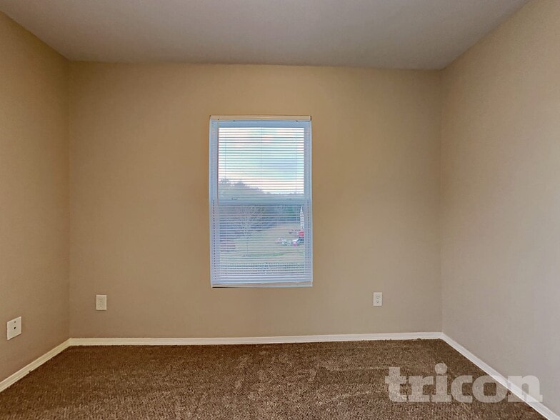 Building Photo - 4560 Stone Mountain Dr