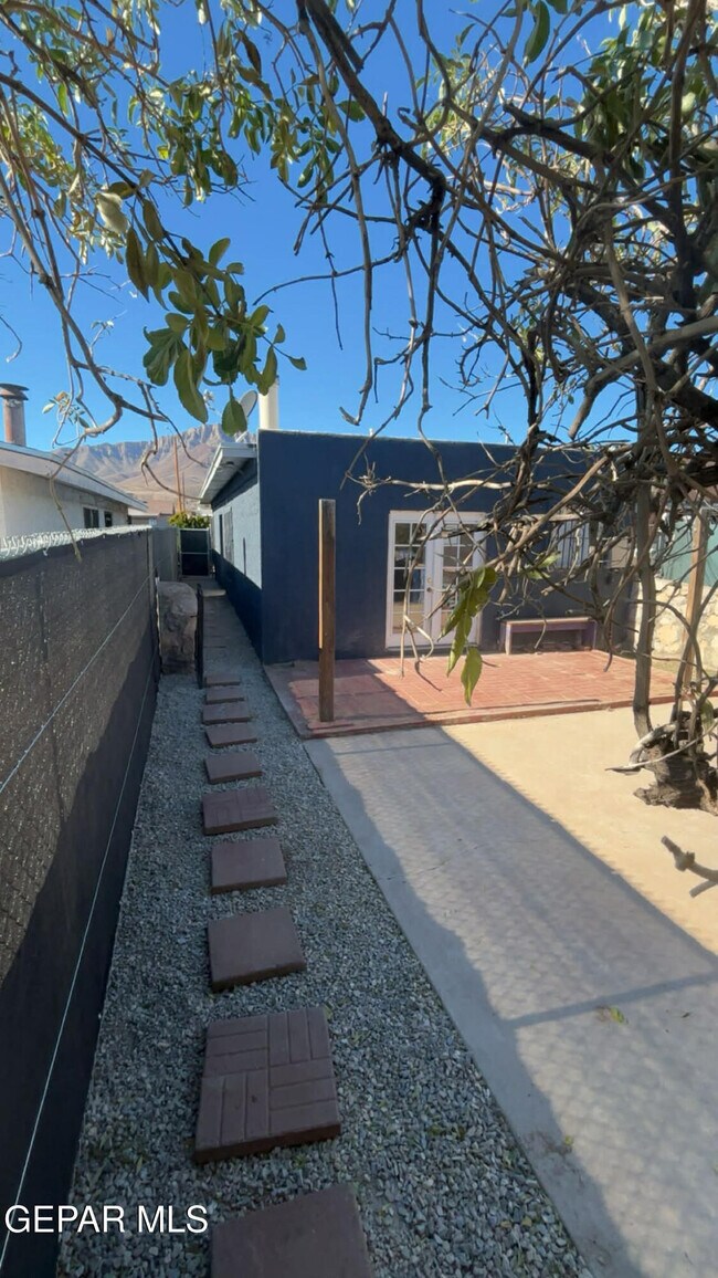 Building Photo - 8804 Kenneth St