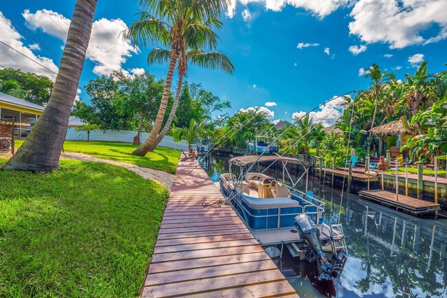 Building Photo - 4Bed/ 2Bath Home W/ Boat Dock - Treasure i...