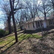 Building Photo - cute 2br 1 bath house.  recently updated