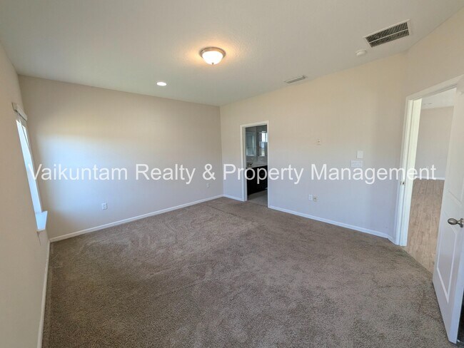 Building Photo - 100 Golden Fern Dr