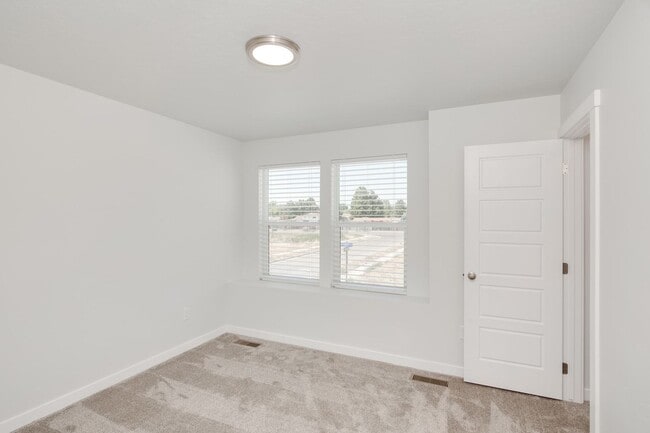 Building Photo - 2 Bedroom Cottage Now Available!