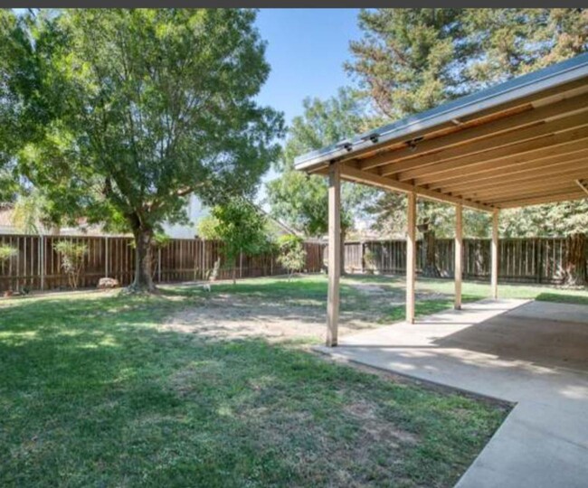 Building Photo - Beautiful Madera Home