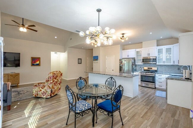 Building Photo - 514 Prado Dr