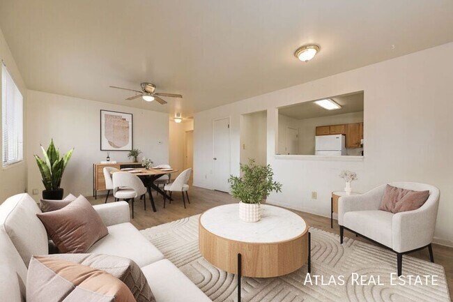 Primary Photo - 681 Fraser St