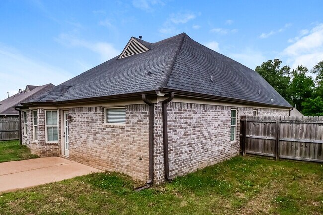 Building Photo - 1405 Shetland Dr