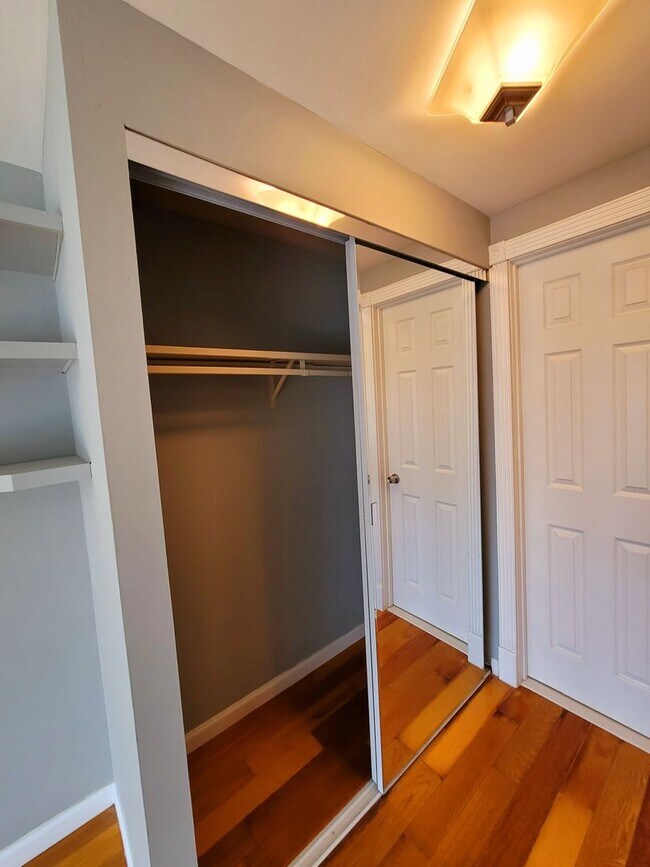 Building Photo - Lovely 2Bd/1.5Bth TH in Gaithersburg Montg...