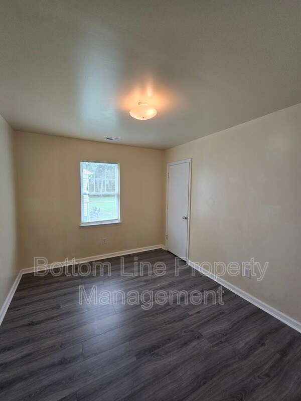 Building Photo - 5326 Eaton Cir