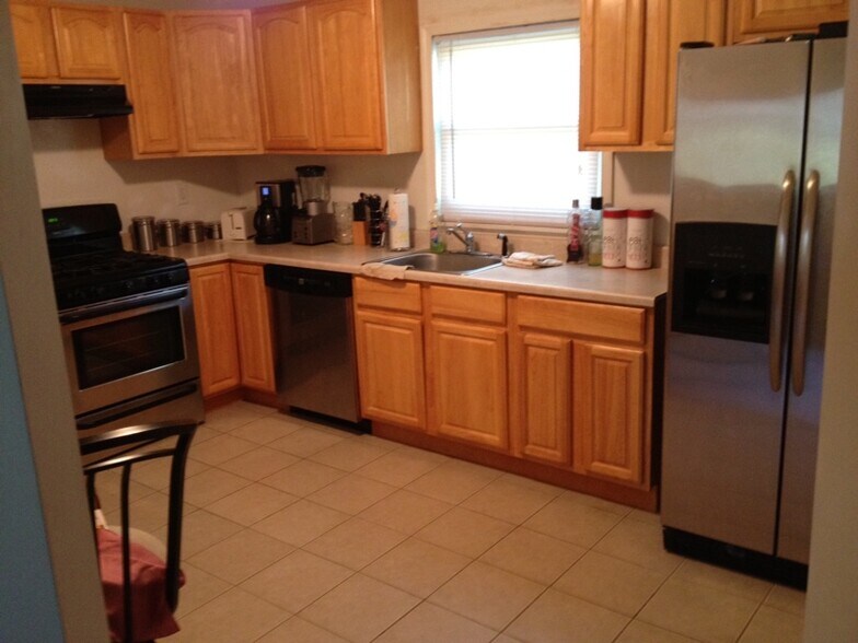 Building Photo - 17 Wright St