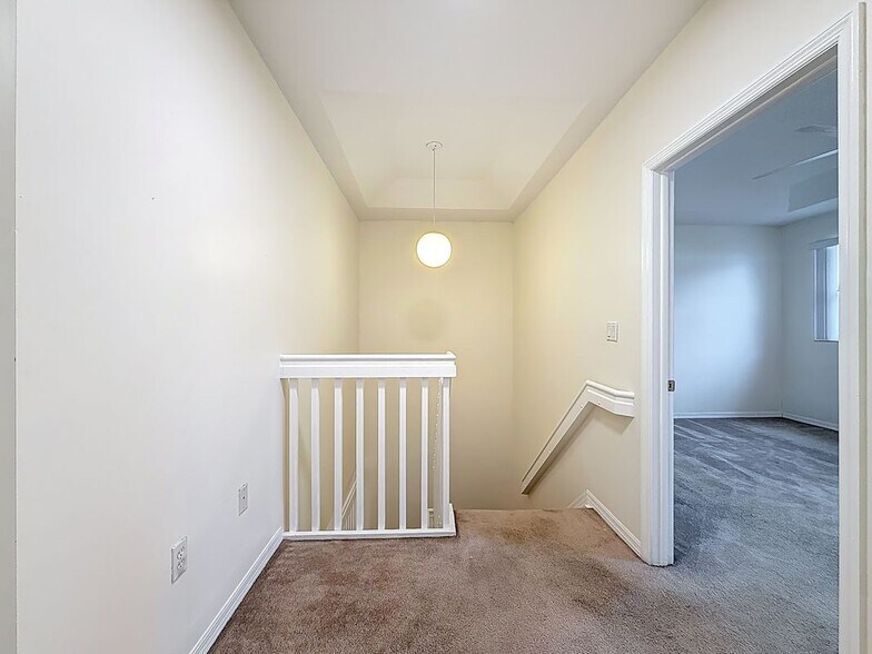 Building Photo - 4330 NW 114th Pl