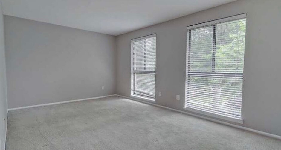 Building Photo - 2060 Royal Fern Ct
