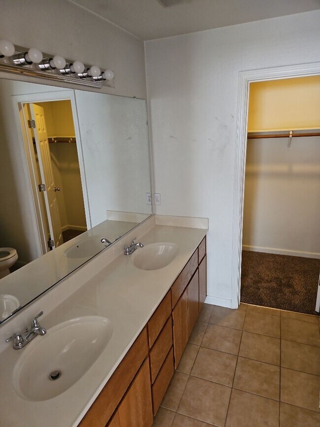 Building Photo - 2304 Halsey Cir