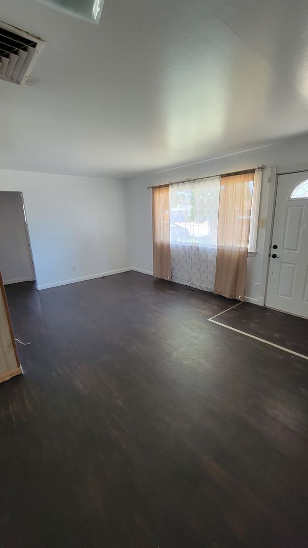 Building Photo - Charming 3-Bedroom Home Just 12 Blocks from CMU!