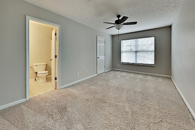 Building Photo - 213 Shadow Glen Dr