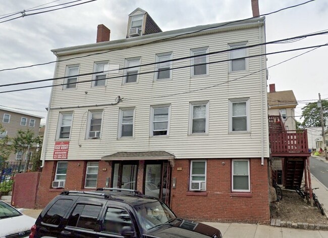 Primary Photo - 102 Beacon St