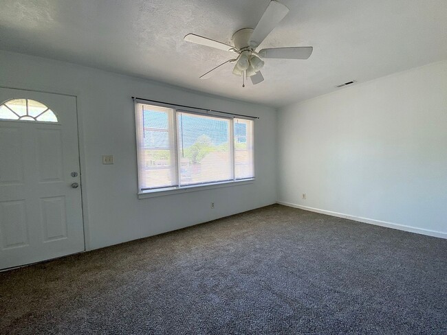 Building Photo - 3 BD/ 1BA Hidden Gem!