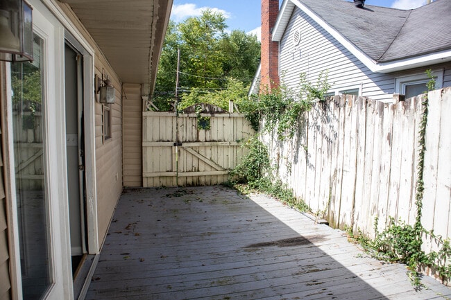 Building Photo - 136 Owsley Ave