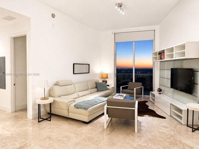 Building Photo - 15811 Collins Ave