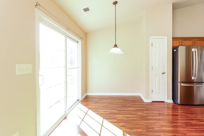 Building Photo - 2909 Deep Cove Dr NW