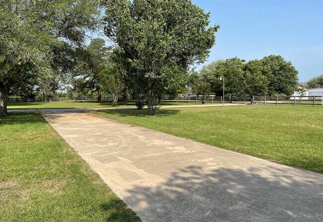 Building Photo - 28311 Piney Corners Ln