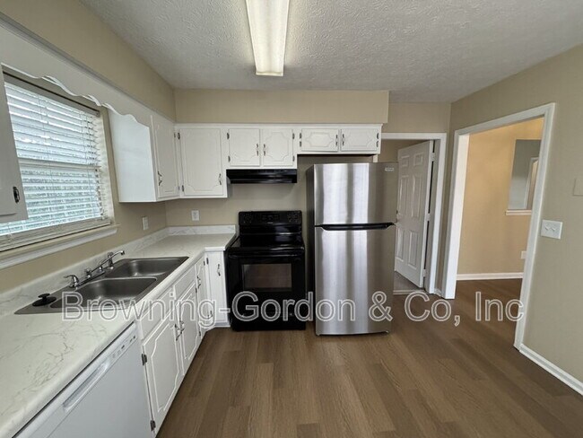 Building Photo - 1111 Cedarhill Ct