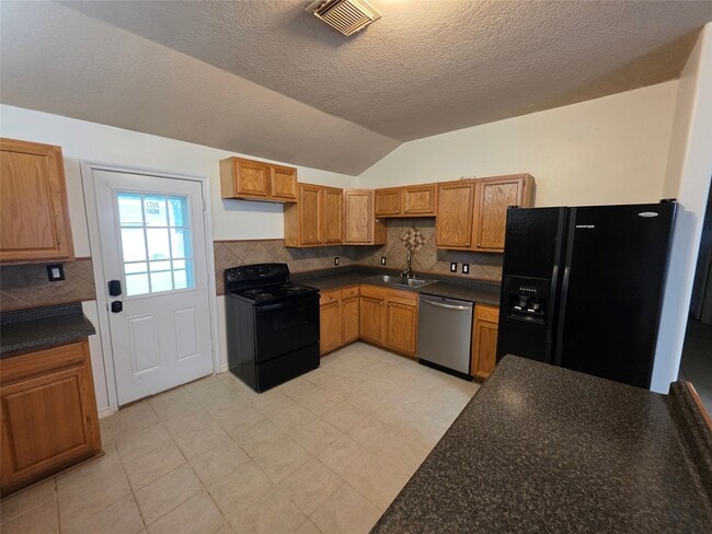 Building Photo - 10635 Royal Cavins Dr