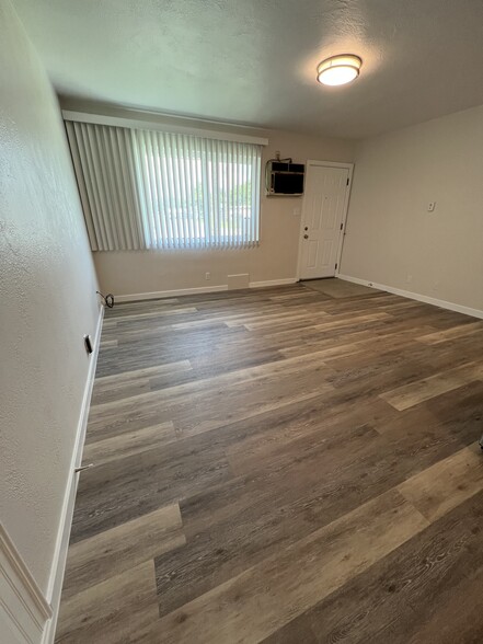 Living/family room - 730 Carlton Ave