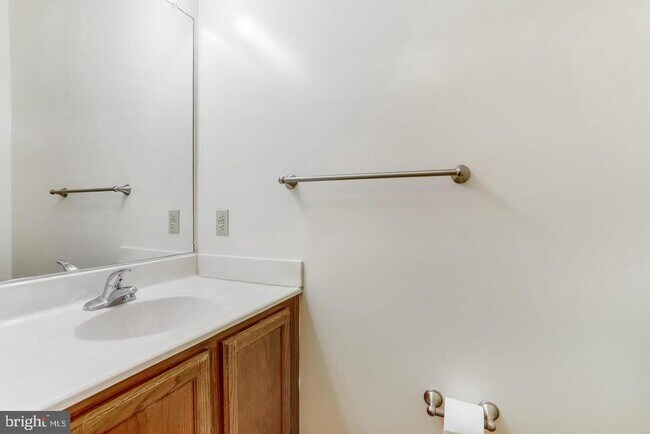 Building Photo - 7170 Westfield Ct