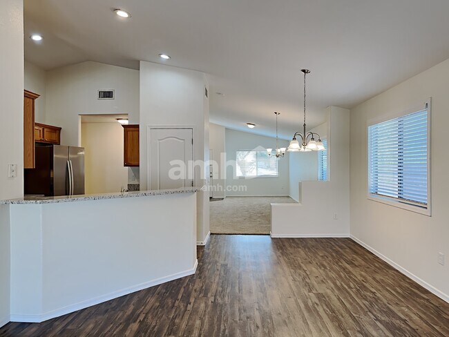 Building Photo - 7856 S Splinter Way
