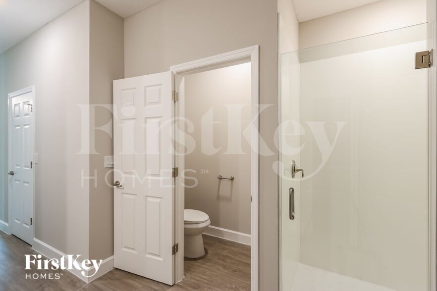 Building Photo - 216 Titan Rd SE