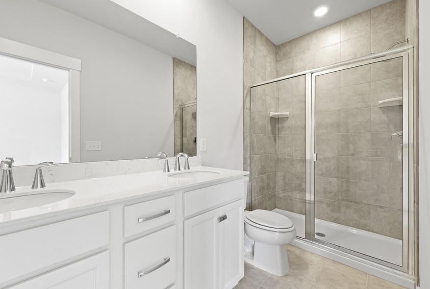 master bathroom - 421 Talbot Dr