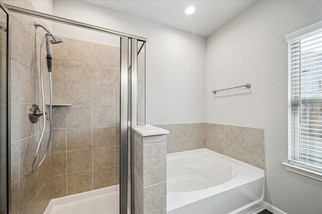 Building Photo - 935 Golden Willow Ln