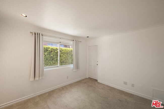 Building Photo - 129 Alta Ave